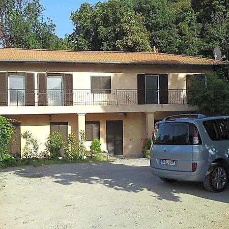 Du Loup Hotel *